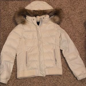 American Eagle white puffer jacked with fur hood